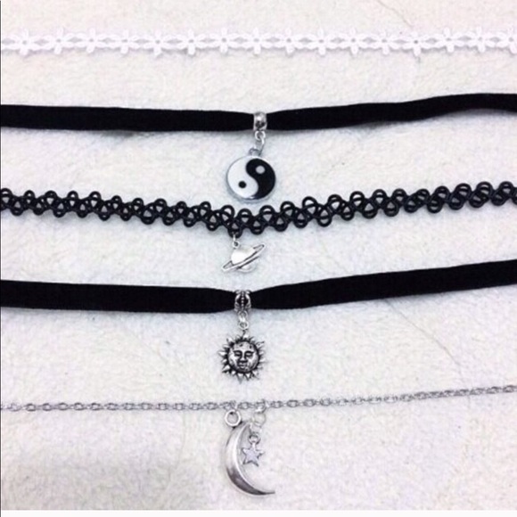 Brandy Melville Jewelry - 🎁 Restocked 🎁 Ying Yang Black Velvet Choker